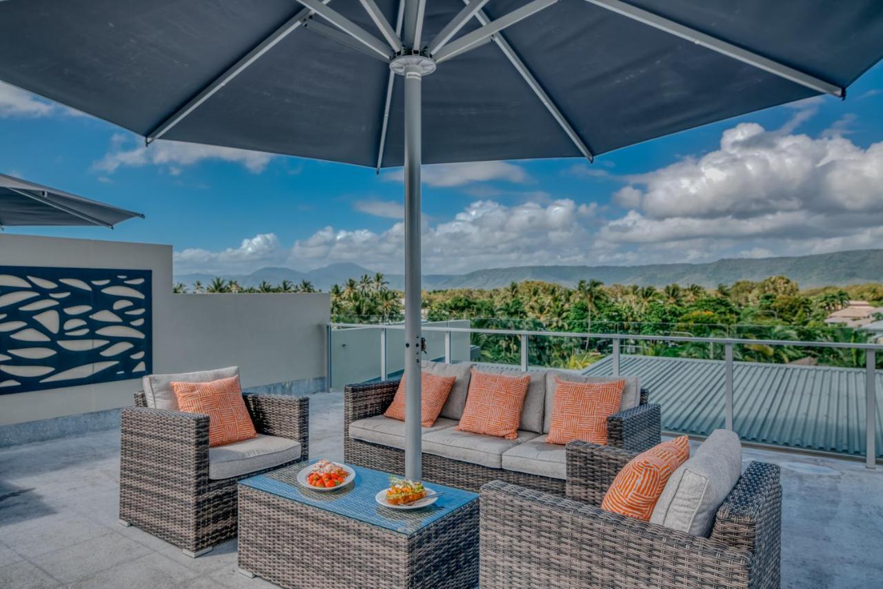 Coconut Grove Aparthotel Port Douglas Bagian luar foto