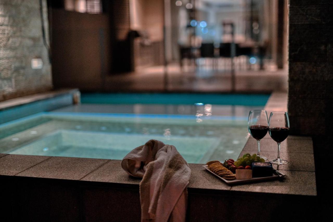 Coconut Grove Aparthotel Port Douglas Bagian luar foto