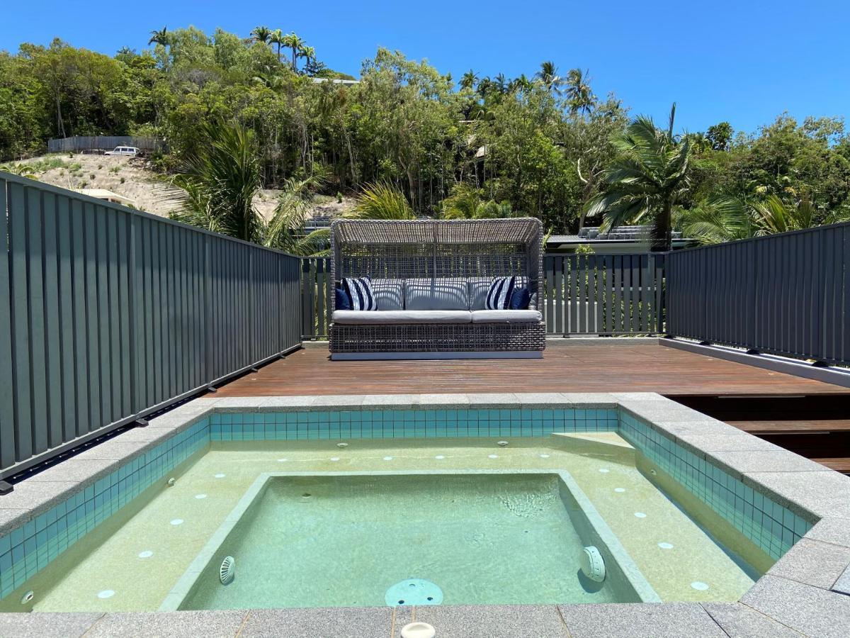 Coconut Grove Aparthotel Port Douglas Bagian luar foto