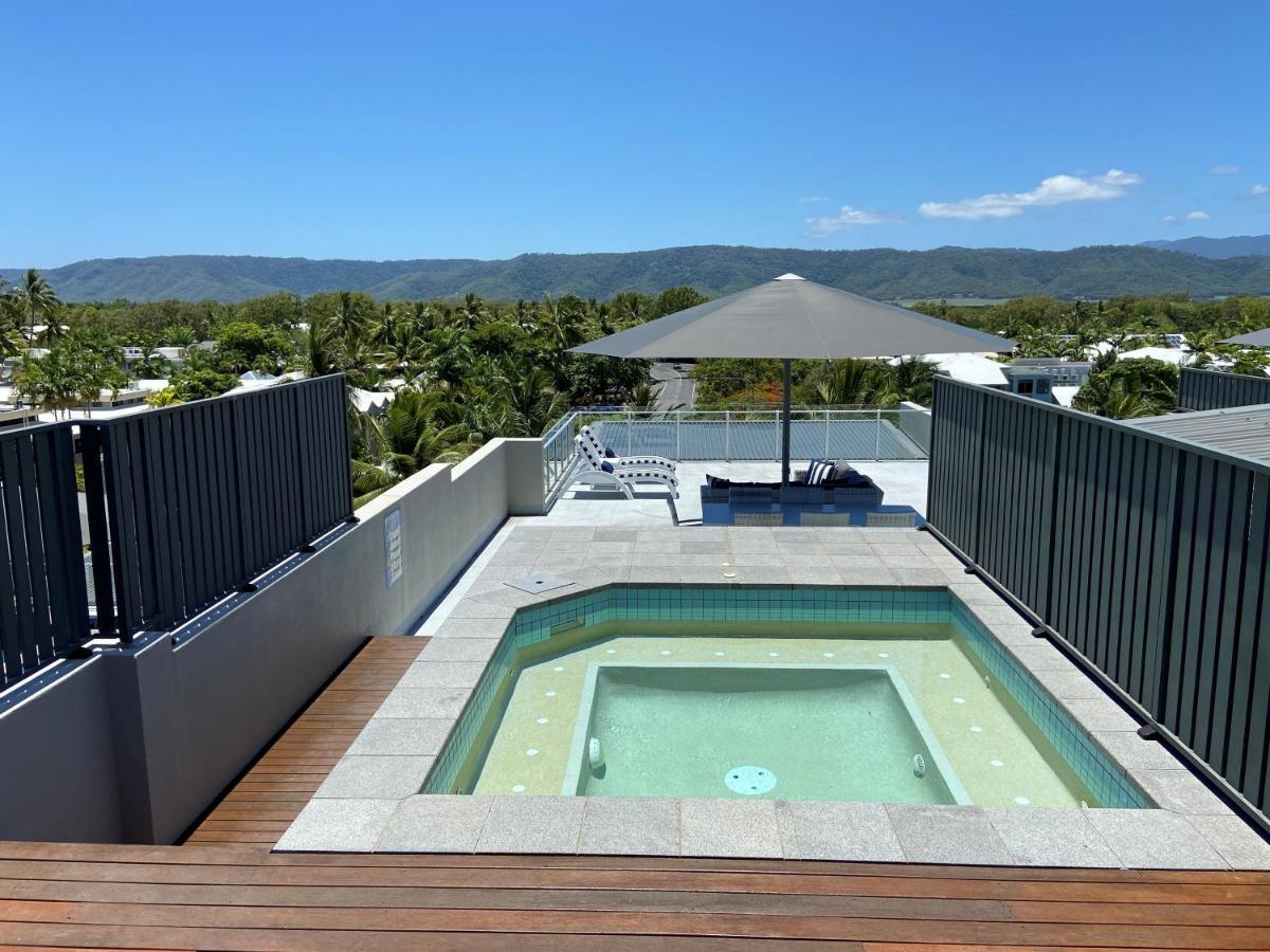 Coconut Grove Aparthotel Port Douglas Bagian luar foto