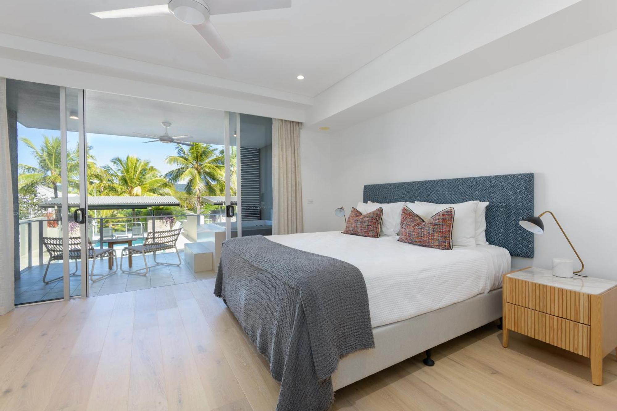 Coconut Grove Aparthotel Port Douglas Bagian luar foto