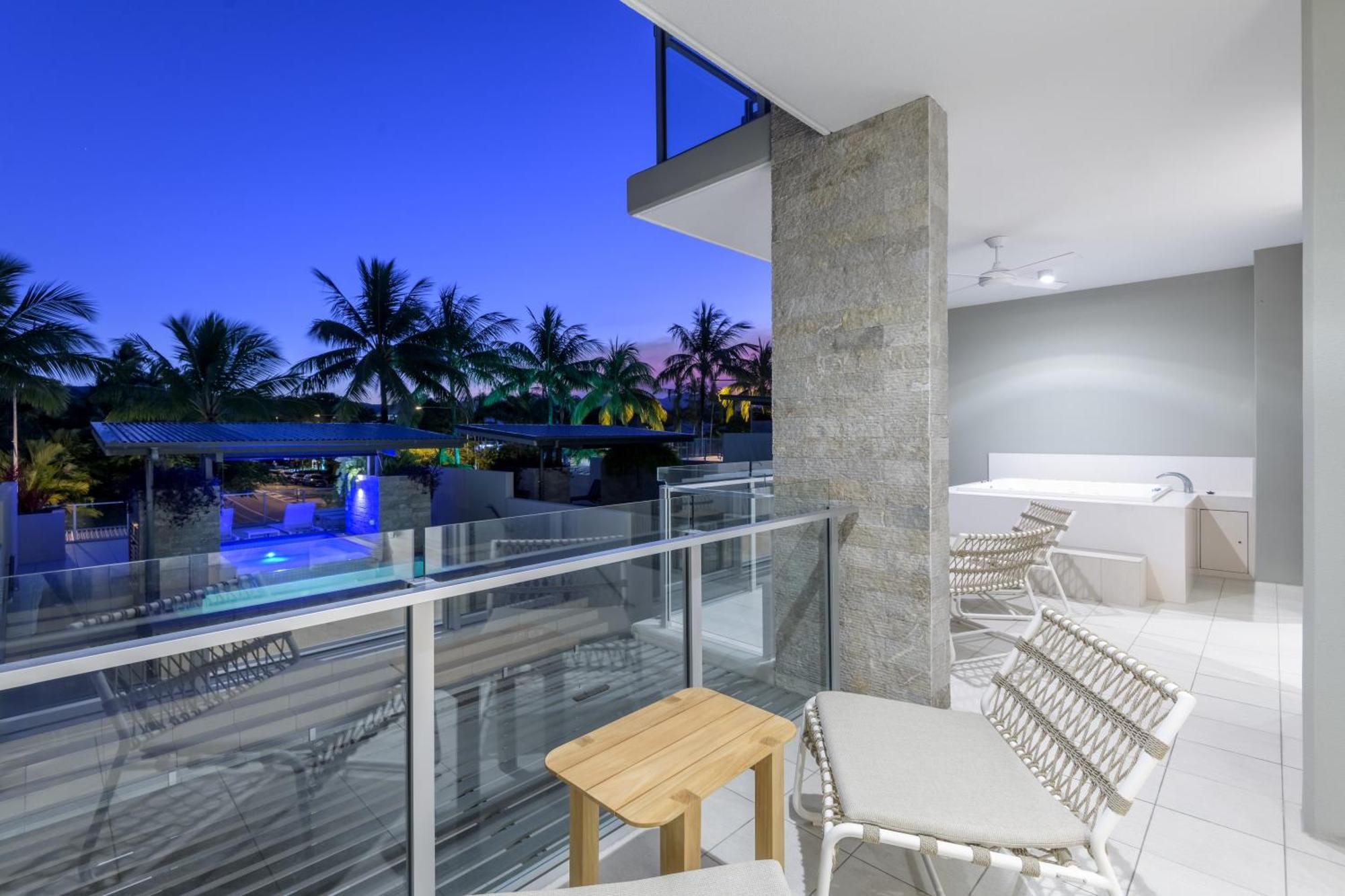 Coconut Grove Aparthotel Port Douglas Bagian luar foto