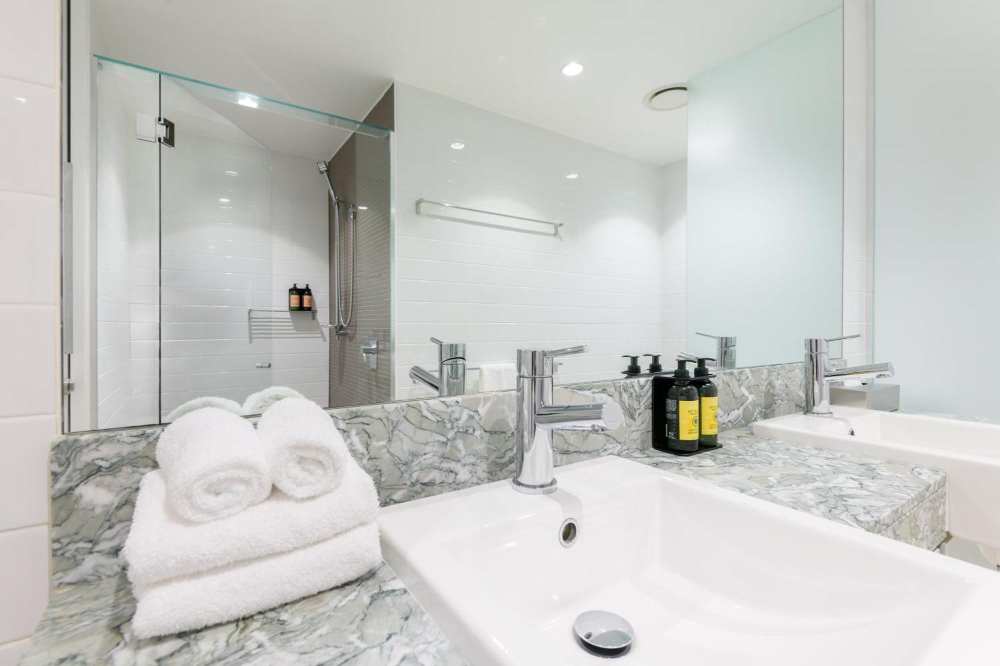 Coconut Grove Aparthotel Port Douglas Bagian luar foto