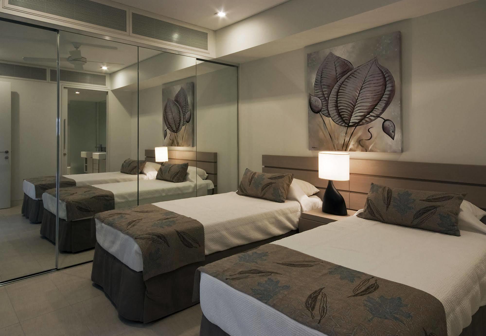 Coconut Grove Aparthotel Port Douglas Bagian luar foto