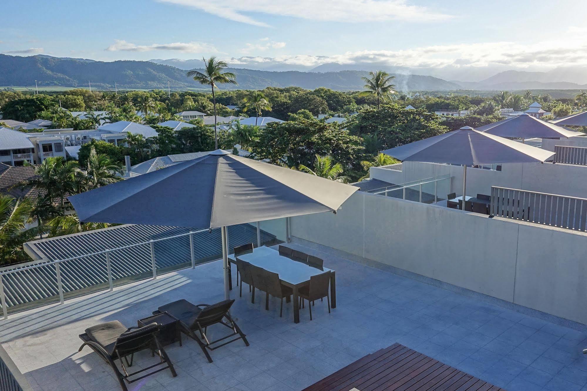 Coconut Grove Aparthotel Port Douglas Bagian luar foto